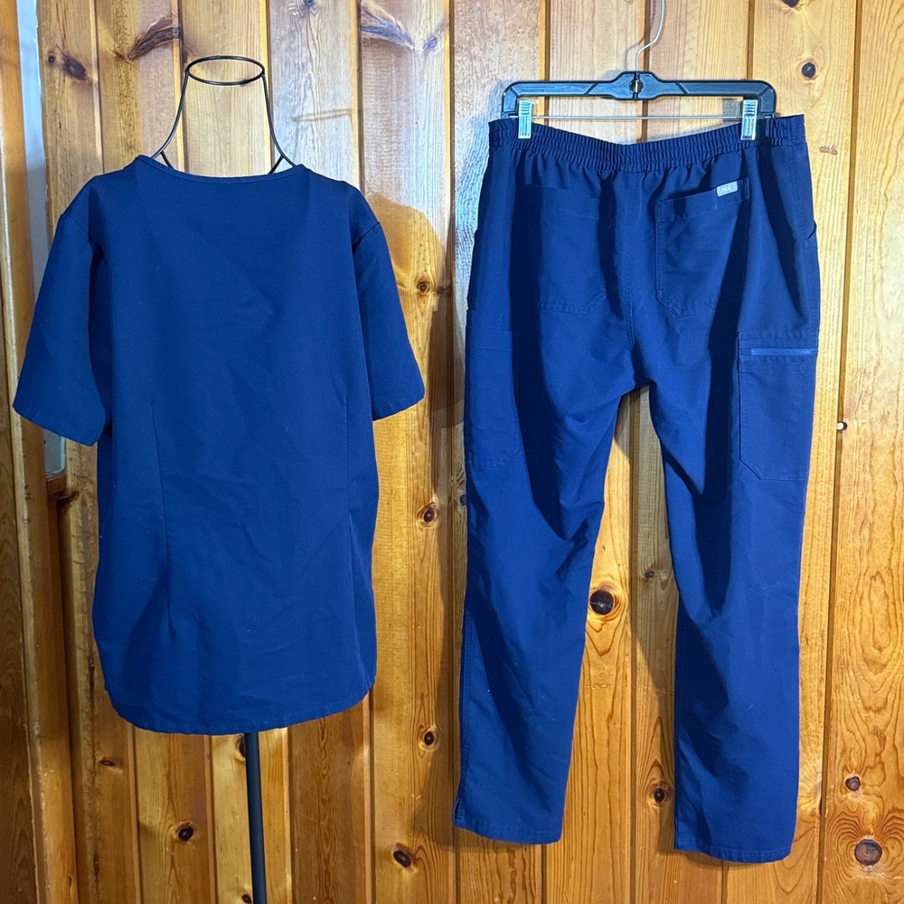 Figs Technical Collection in Deep Blue Nurse scrubs size large 2 piece set - Picture 9 of 14